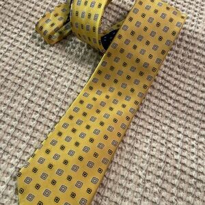 Tommy Hilfiger Elegant Yellow Patterned Tie